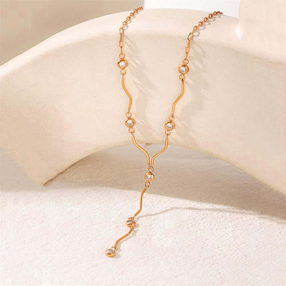 Curve Lariat